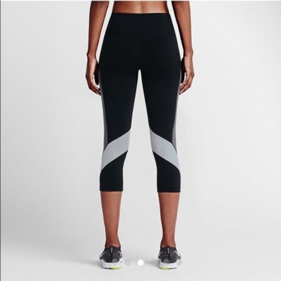 Nike Legendary Fabric Twist Tights Leggings Active Training Capris Sz Medium VGC - Picture 5 of 7